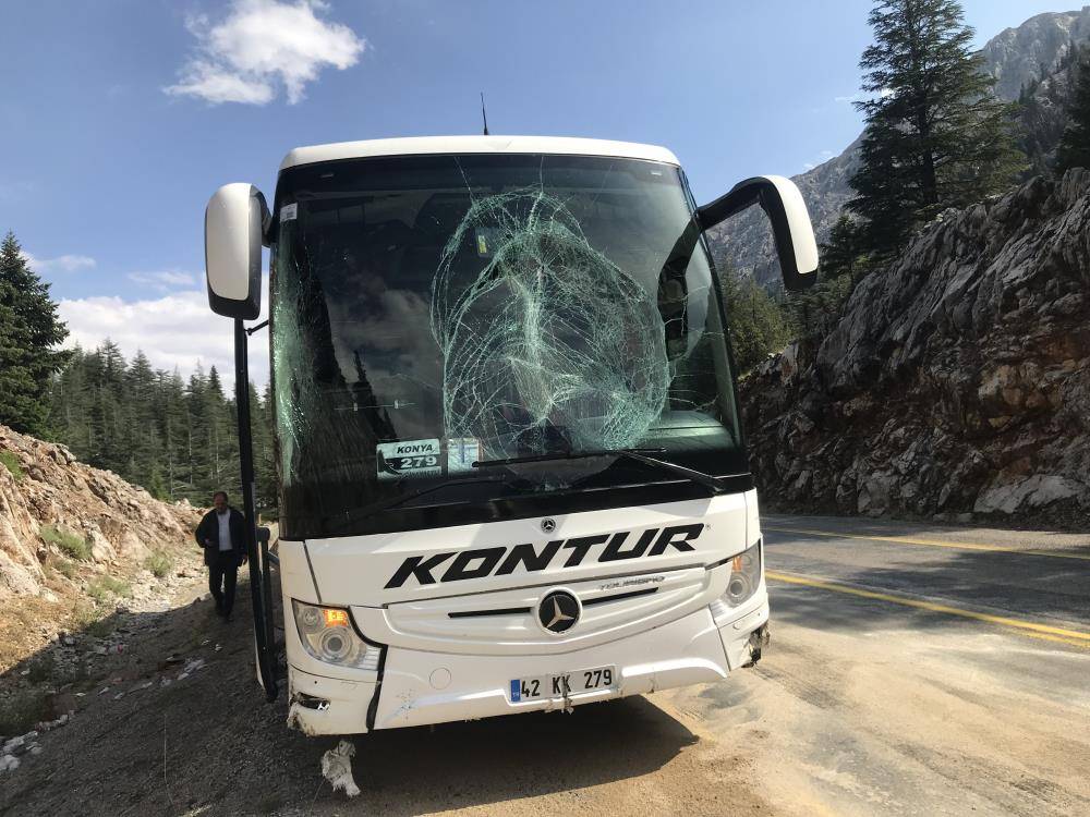 Konya otobüsü Antalya yolunda kaza yaptı 1